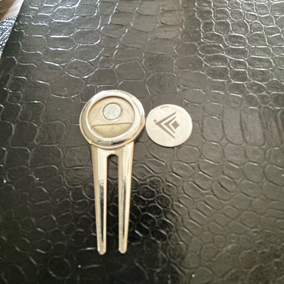 Silpada Golf Divot tool/ball marker - Picture 2 of 2